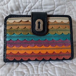 Fossil leather scalloped bi-fold wallet - EUC